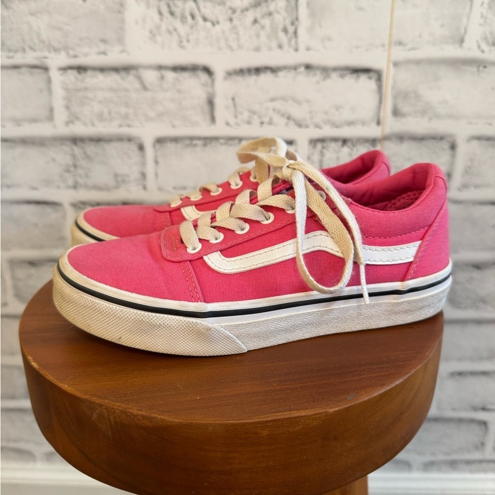 Little Girl VANS hot pink and white checkered lace up sneakers, size 1